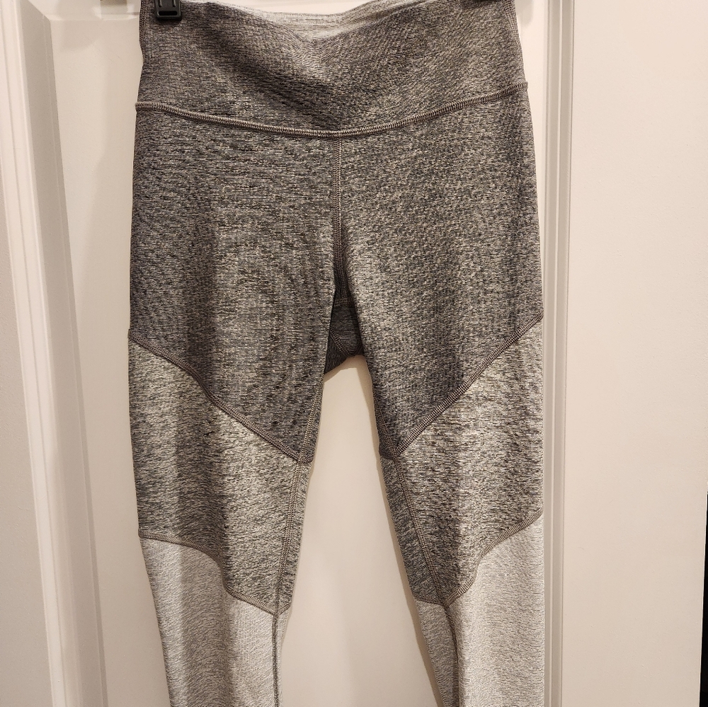 Outdoor Voices Grey color block 7/8 leggings size xs - Picture 2 of 5